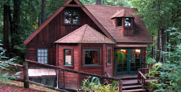 Romantic Redwood cabin