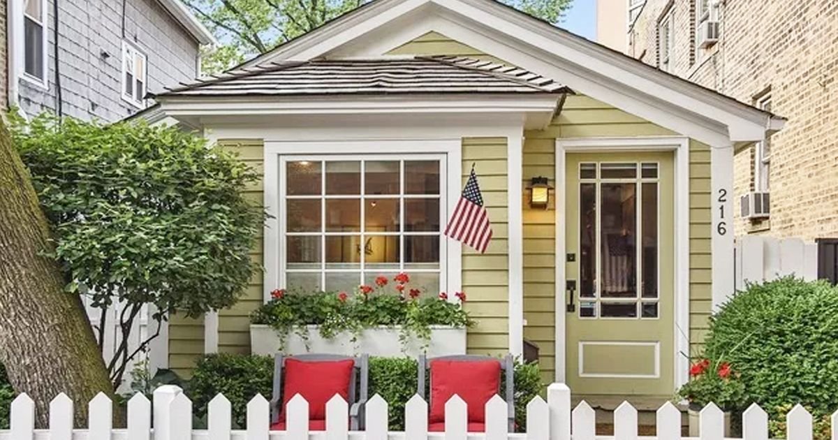 Check out one of Chicago’s tiniest (and oldest!) houses