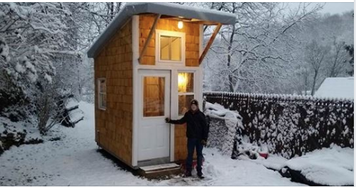 13-year-old builds his own mini-house in his backyard, look inside and be impressed