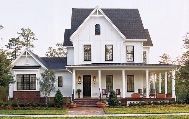 Victorian Style Country Farmhouse for Comfortable Living