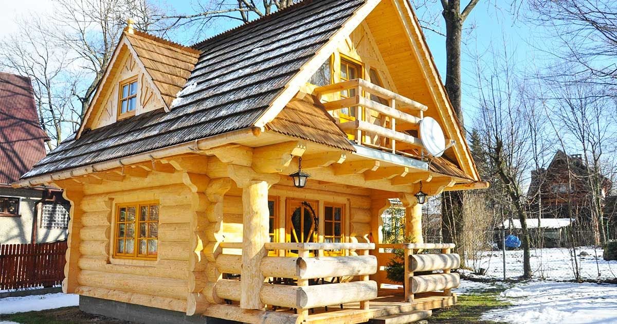 Peek inside this enchanting cabin and try not to fall for the cozy reading nook